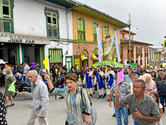Foto|Carlos Mario Ríos|LA PATRIA    Aguadas y sus pobladores salieron a vitorear ayer a Jesús Resucitado.