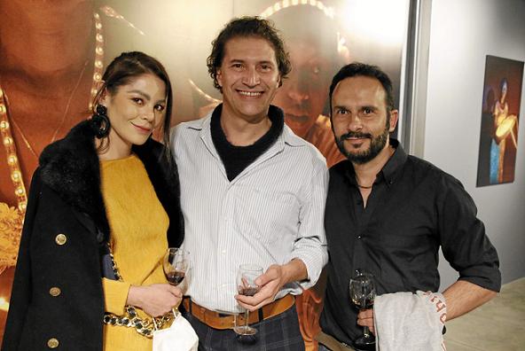 Acompañan al expositor y fotógrafo Santiago Escobar Jaramillo, Camila Santamaria Zapata y Juan Sebastián Bonilla.