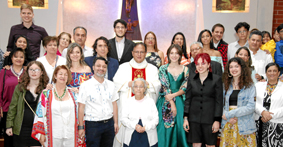 La quinceañera rodeada de sus padres Diego Quintero López y Nancy Cristina Muñoz Ramírez, amigos y familiares. 