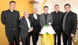 Sacerdotes: Rodolfo Ocampo, Efraín Castaño Arboleda, Alejandro Salazar Valencia, Gustavo Gil Isaza, Germán Alberto Cañas y José 