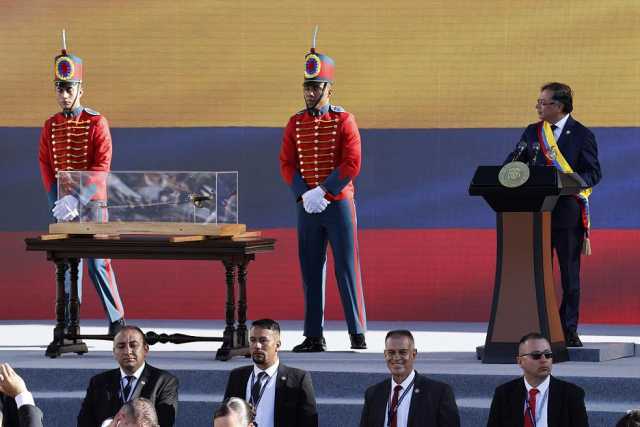 La primera orden del presidente, Gustavo Petro, fue que sacaran la espada del Libertador Simón Bolívar de la Casa de Nariño y la