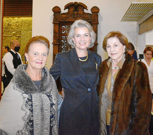 Argelia Villa, Margarita María Goméz Uribe y Gloria Armel.