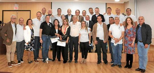 Atrás: Jhon Jairo Orrego, Darío Mejía Gutiérrez, Fermín Canal, Isabel Cristina Messa, Oscar Jaramillo, Hernando García Zabala, R