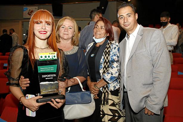 Laura Sofía Pescador Ramírez, Consuelo Ramírez Bohórquez, Carmenza Hernández y Yhony Smith Vesga