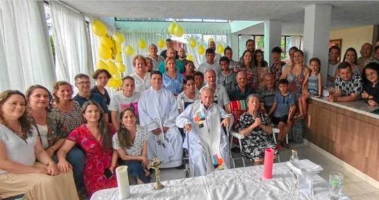 Fray Rodrigo, nacido en Samaná (Caldas), ha sido reconocido por su compromiso con la educación, especialmente desde la Universid