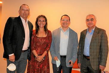 Gabriel Gallego Montes, decano facultad Ciencias Jurídicas y Sociales; Patricia Salazar Villegas, Vicerrectora Proyección de la 