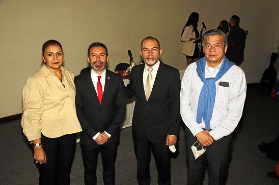 Luz Marina Orozco Aranzazu, esposa de Herman Correa Correa fallecido; Hernando Marín García, Presidente del concejo de Manizales