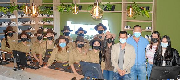 Grupo de empleados de Jungla Bolera.