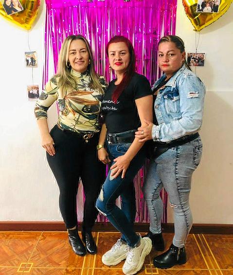 Claudia, Verónica y Linda Muñoz.