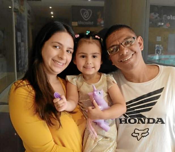 Catalina Castañeda y Salomé Tabares C , hija y nieta acompañaron a Jose Germán Castañeda Llanos en su cumpleaños.