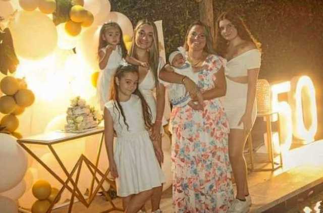 Diana en compañía de sus hijas María Alejandra y Laura Plata y sus nietas María Antonia, Susana y Paulina. 