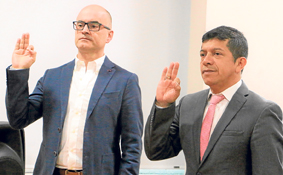 Toma de juramento de Mauricio Arbeláez Rendón nuevo Vicerrector Académico y Miltón Rosero Moreano nuevo Jefe de la Oficina de In