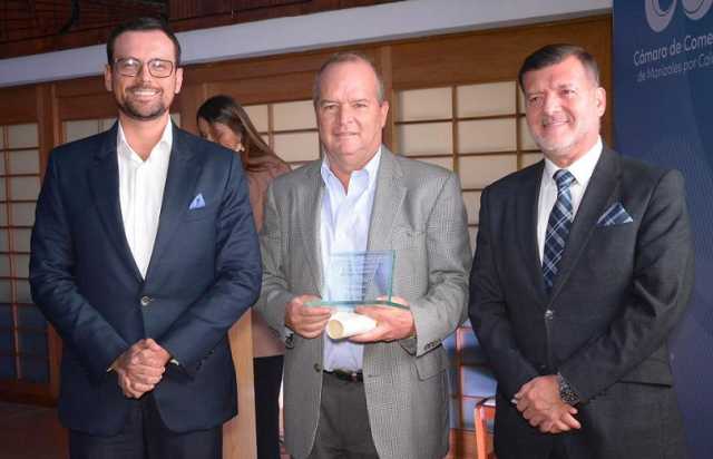 La CCMPC celebró los 100 años de LA PATRIA y felicitó a sus directivos y a su equipo de colaboradores con un reconocimiento a Ni