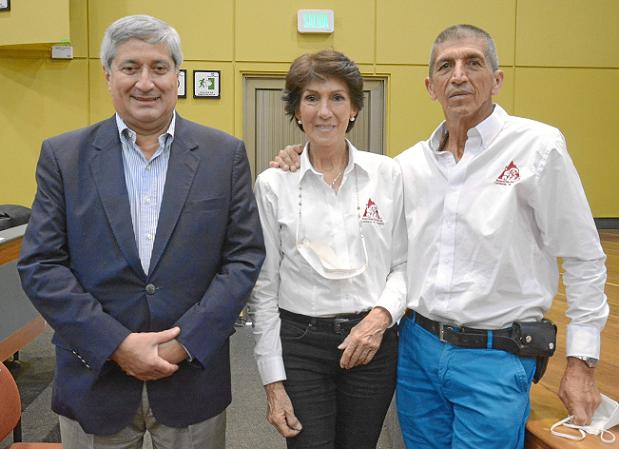 Octavio Castilla Gutiérrez, gerente de Almacafé; María Amparo Jaramillo, representante suplente del Comité Departamental de Cafe