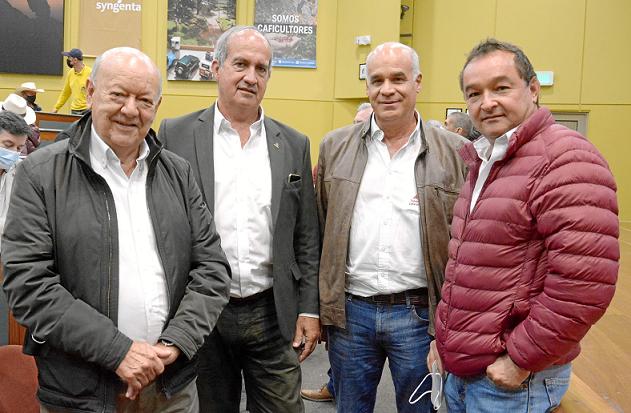 Virgilio Clavijo López, vicepresidente del Comité de Cafeteros de Caldas; Eugenio Vélez Uribe, delegado por Caldas al Comité Nac