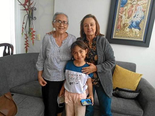 Martha Otálvaro, Gabriela Gómez y María Elena Duque.