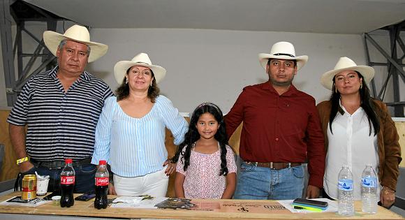 De Armenia (Quindio) disfrutaron del evento Cesar Delgado, Carmen Rosa Ortiz, Ana Sofía Delgado, Jhony Delgado y Magaly Delgado.