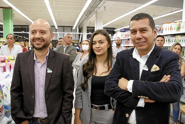 Jhon Jairo Martínez, Lina Montes y Juan Jose Silva de Fenalco Caldas