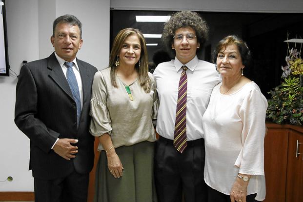 Iván Trejos, Amparo Sánchez, Simón Trejos y Betty Sánchez