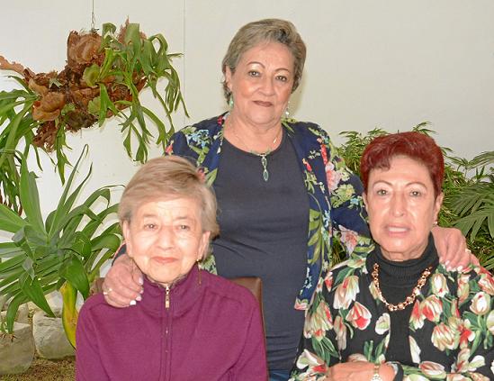 Luz Estela Villa de García, María Cristina García de Aristizábal y Ofelia Valencia de Arias.