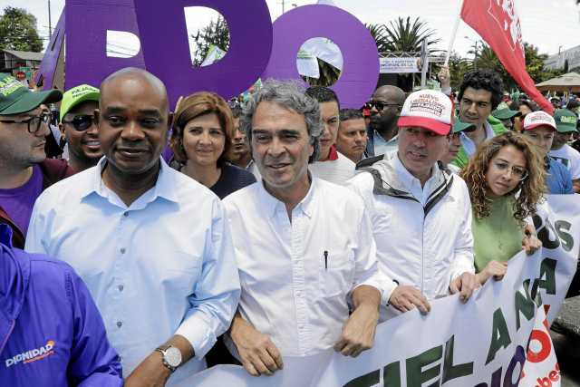 Sergio Fajardo hizo ayer durante su cierre de campaña en Bogotá un llamado a la no confrontación. "Esa Colombia nuestra, la que 