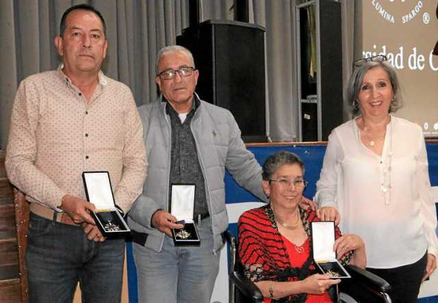 Funcionarios que cumplieron 45 años de servicios en la institución: Carlos Albero Cardona Jurado, Misael Salgado Morales, Espera