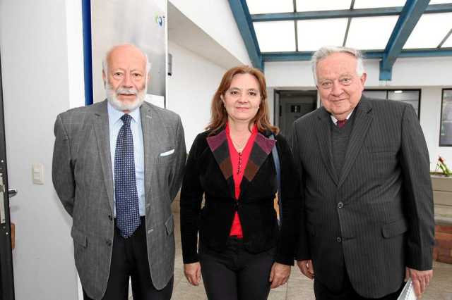 José Ferney Paz Quintero, Claudia Valencia García y Rodrigo Llano Isaza. 