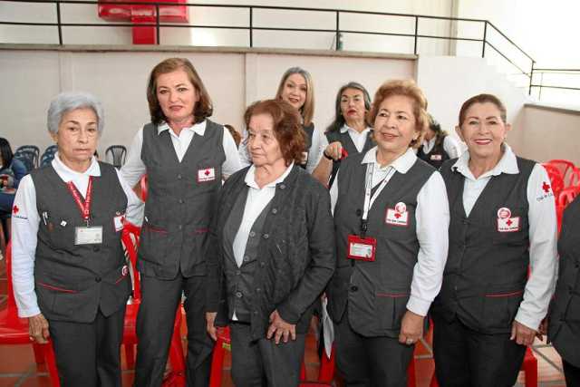 Damas Grises Cruz Roja: Fabiola Ospina, María del Pilar Llano, Beatriz Gil, Yolanda González y Luz Mary Carmona.