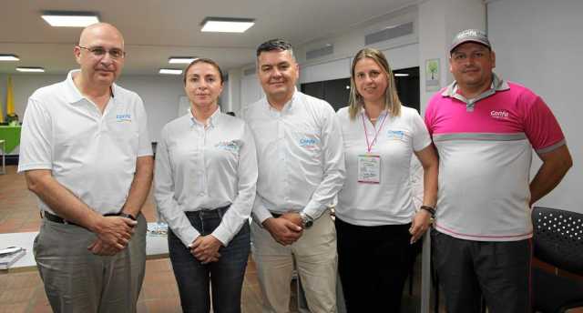 Juan Eduardo Zuluaga Perna (director Confa), Lina Patricia Llano ( alcalde encargada de Villamaría), Uriel Bernal (gerente servi