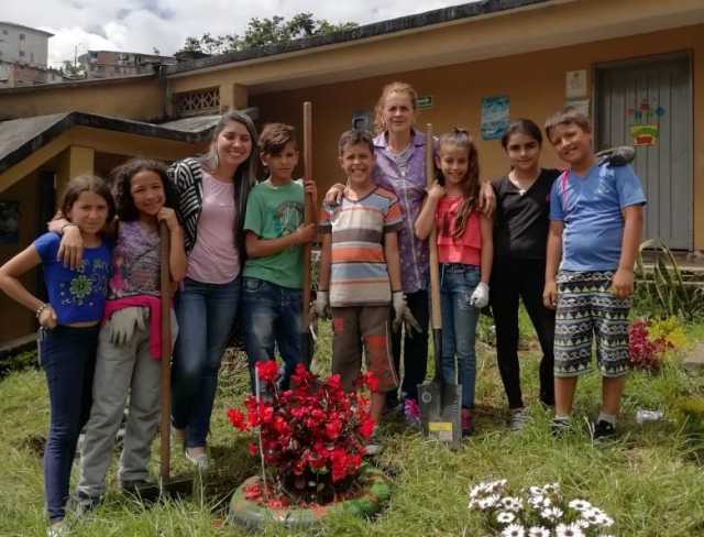 Cecilia Inés Betancurt, la mejor profesora de Manizales, siembra amor y cosecha sonrisas