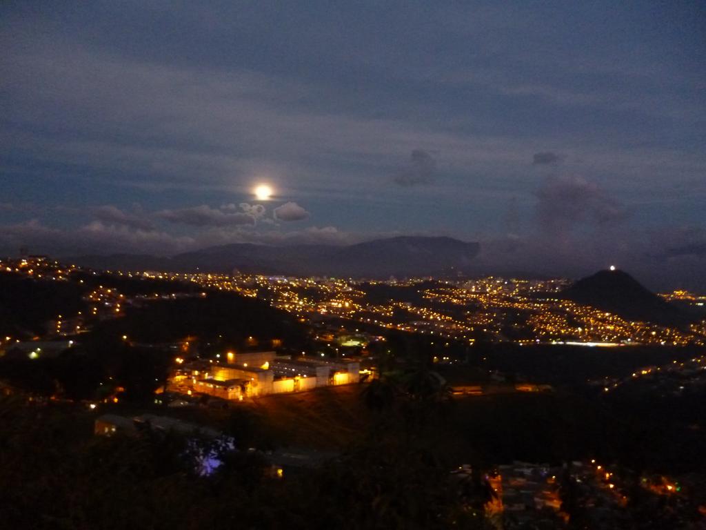 La luna sobre Manizales 