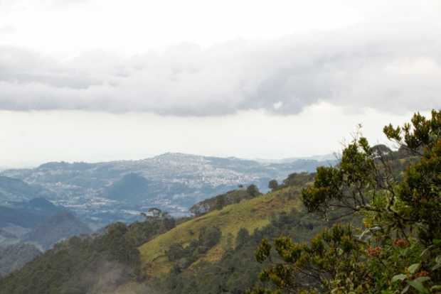 Panorámica de Manizales desde Termales del Ruiz