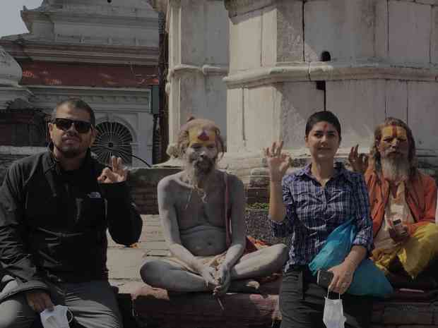 Templo Pashupatinath Con Monjes de Casta Sadhu. Katmandu, Nepal