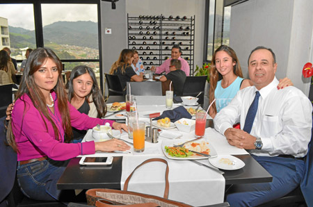 Fotos | José Fernando Tangarife | LA PATRIA Liliana Gallo, Ana Catalina Gómez, Sofía Gómez y Jaime Gómez.