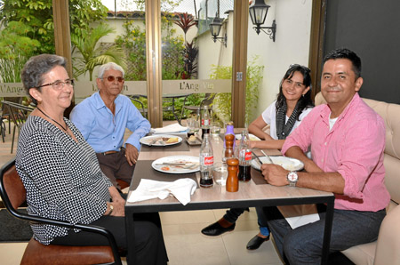 Foto | José Fernando Tangarife | LA PATRIA Amparo Cardona, Jesús Mongelvert Calle, César Calle y Mónica Calle.