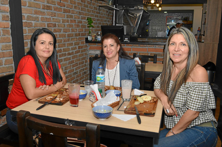 Foto | José Fernando Tangarife | LA PATRIA Sandra Patricia Ospina, Olga Esperanza Jaramillo y Gloria Lucía Pava.
