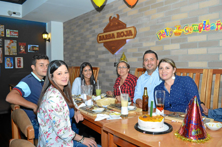 Foto | José Fernando Tangarife | LA PATRIA Ángela Buitrago, Walter Sánchez, Laura Henao, Flor María Pavas, Víctor Hugo Buitrago 