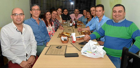 Foto | José Fernando Tangarife | LA PATRIA Asistentes a la comida de despedida.