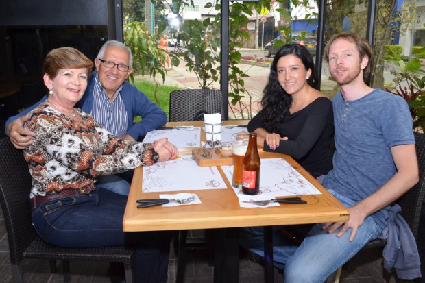Heroína Gómez, Fernando Velásquez, Carolina Velásquez y Bas Smets.