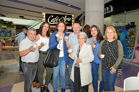 Carlos Alberto Valencia, Luz Mary Narváez, María Helena Alzate, Jorge Eduardo Martínez, Marina Valencia, Manuela Muñoz y María d