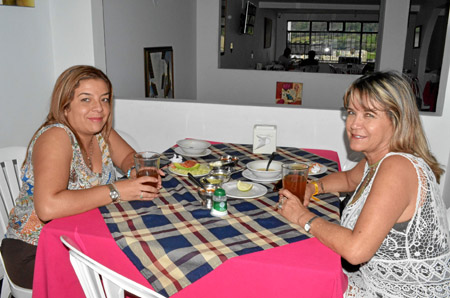 En el restaurante Los Geranios almorzaron Ivón Rivera y Dora Patricia Buitrago.