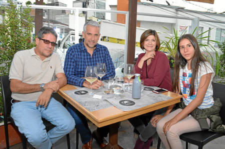 Juan Carlos Giraldo, Juan Alberto Coto, Julia Coto y Valeria Giraldo.