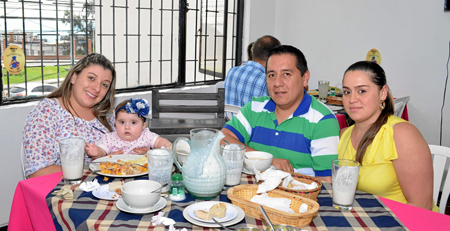 Lina Patricia Vanegas, Samantha Reinoso Vanegas, Iván Darío Hidalgo y Natalia Peláez.