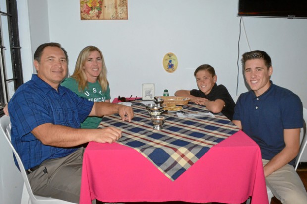 Harold Sanint, Colleen Sanint, Donovan Sanint y Garret Sanint.