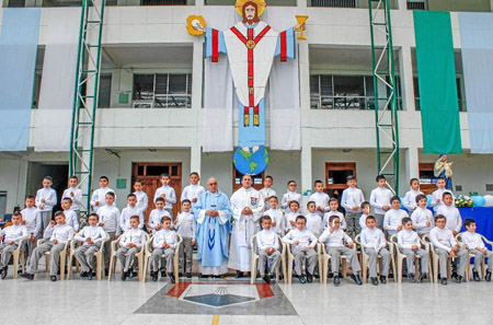 Estudiantes que recibieron su primera comunión en ceremonia que se celebró el sábado 19 de agosto a las 10:00 a.m. en Colseñora.