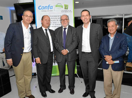 Juan Eduardo Zuluaga Perna, director de Confa; Guillermo Orlando Sierra Sierra, rector de la Universidad de Manizales; Guido Ech