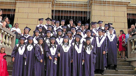 De los 39 estudiantes graduados de bachilleres, 32 también recibieron el título de técnicos profesionales en Manejo Ambiental qu