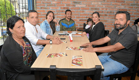 Martha Cecilia Giraldo, Santiago Cardozo, Valentina Cardozo, Óscar Cardozo, Julieta Cardozo, Natalia Rodríguez y Sebastián Cardo