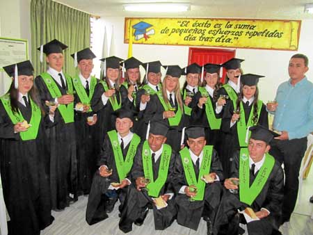 Durante la ceremonia, que se celebró en el auditorio del colegio, se exaltó con la Mención de Honor al estudiante Andrés Felipe 