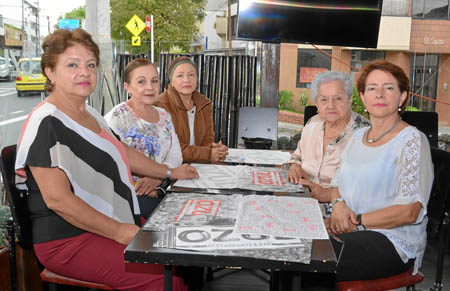 Cristina Salazar Giraldo, Cielo Giraldo González, Esperanza Salazar Giraldo, Aura Giraldo de Salazar y María Victoria Salazar Gi